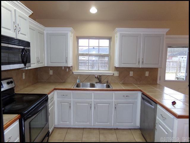 Building Photo - 100 Corbin Cir