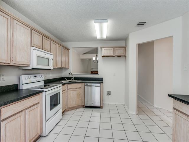 Building Photo - 4200 N Coral Springs Dr