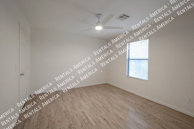Foto del edificio - 10646 E Bogart Ave