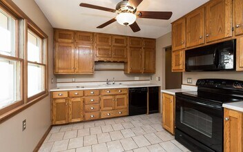 Building Photo - 230 Bel Aire Dr