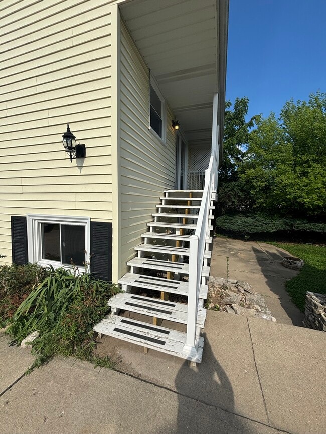 Building Photo - 1817 Raven St