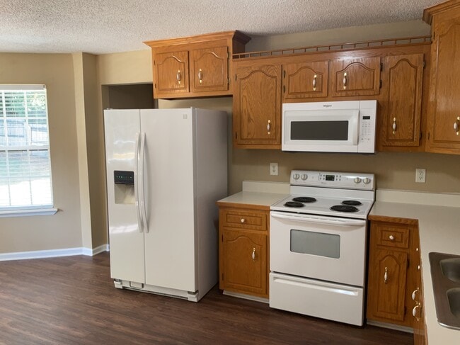 Building Photo - 4021 New Grange Cir