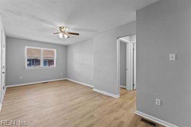 Foto del edificio - 9609 18th Bay St