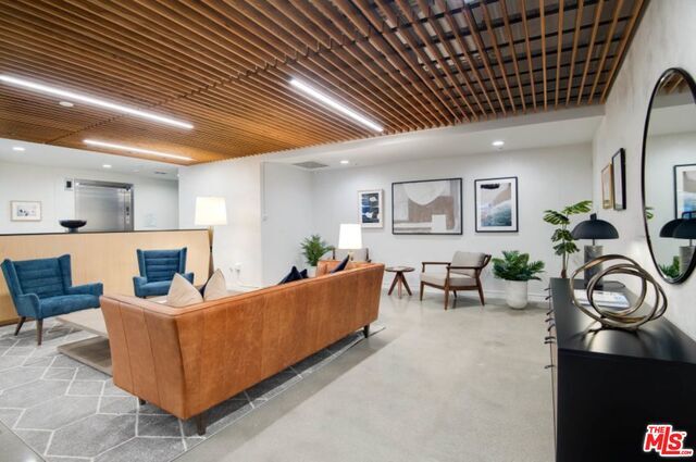 Foto del edificio - 3400 Sunset Blvd