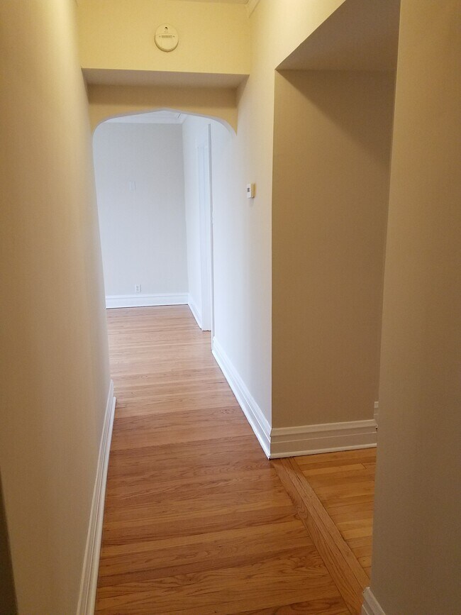 Foto del edificio - 4520 W Wellington Ave