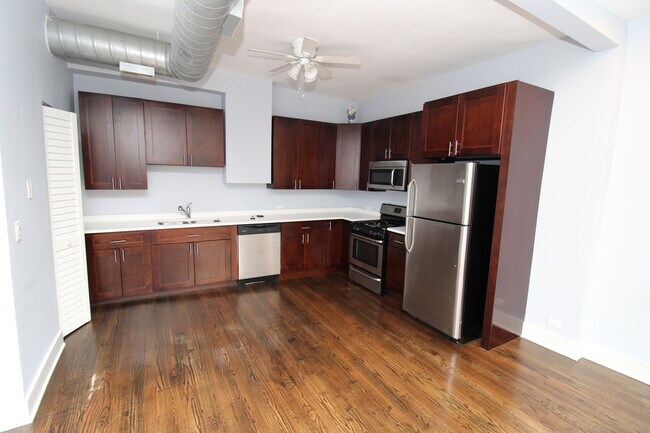 Building Photo - 1034 N Ashland Ave