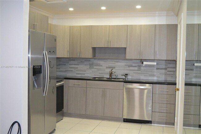 Building Photo - 12800 SW 43rd Dr