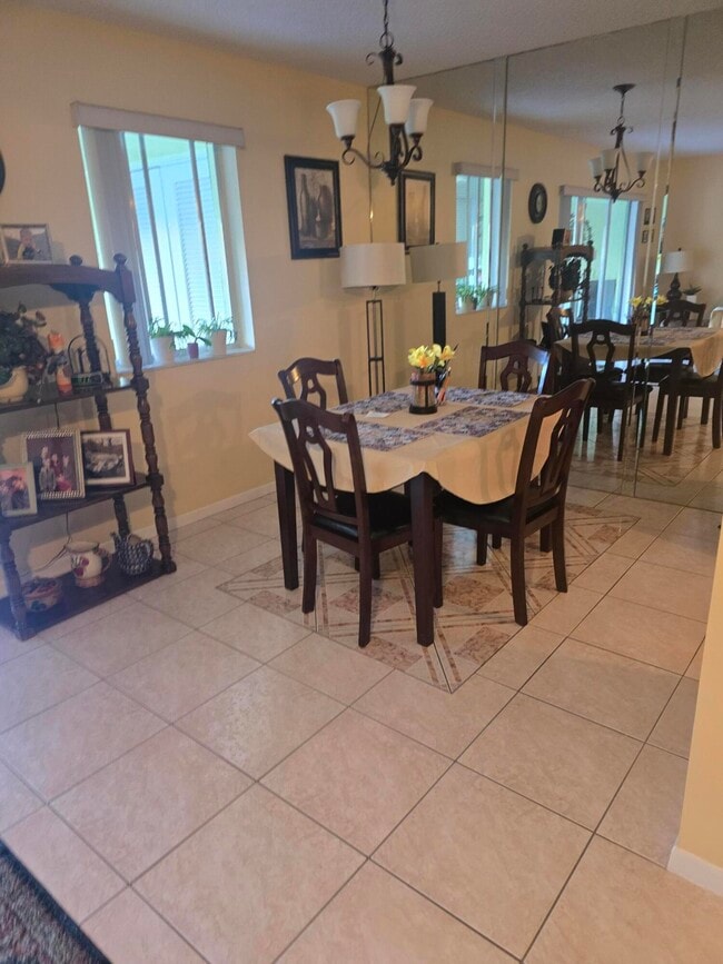 Foto del edificio - 3186 Via Poinciana