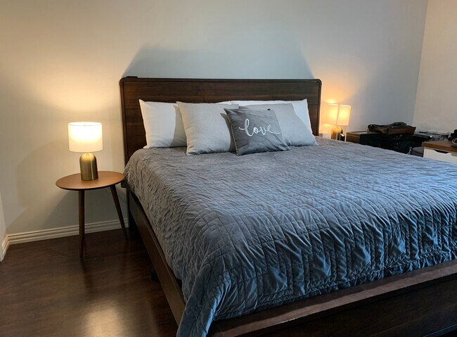 Foto del edificio - 902 S Weatherred Dr