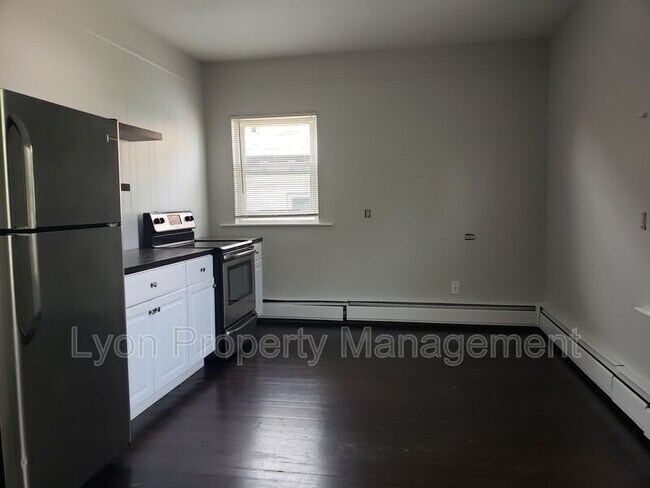 Foto del edificio - 107-109-109 Burgess Ave