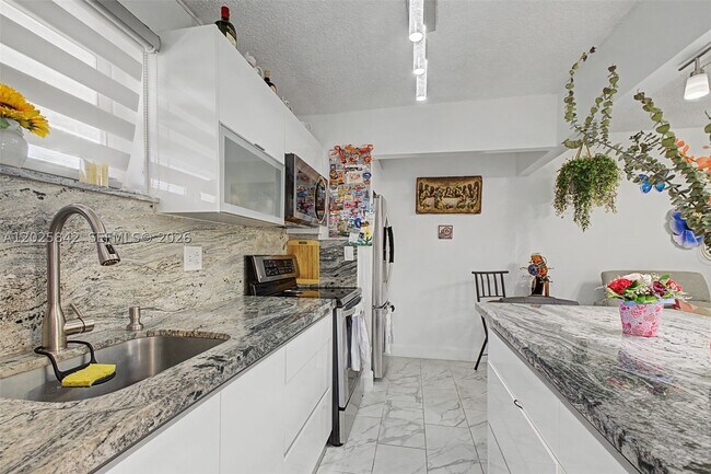 Foto del edificio - 399 NW 72nd Ave
