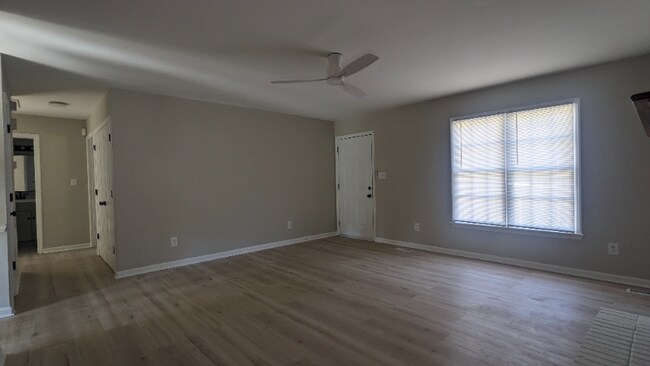 Foto del edificio - 5232 Baywood Forest Dr