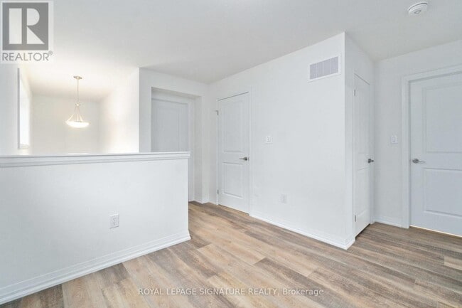 Building Photo - 126 Bur Oak Dr