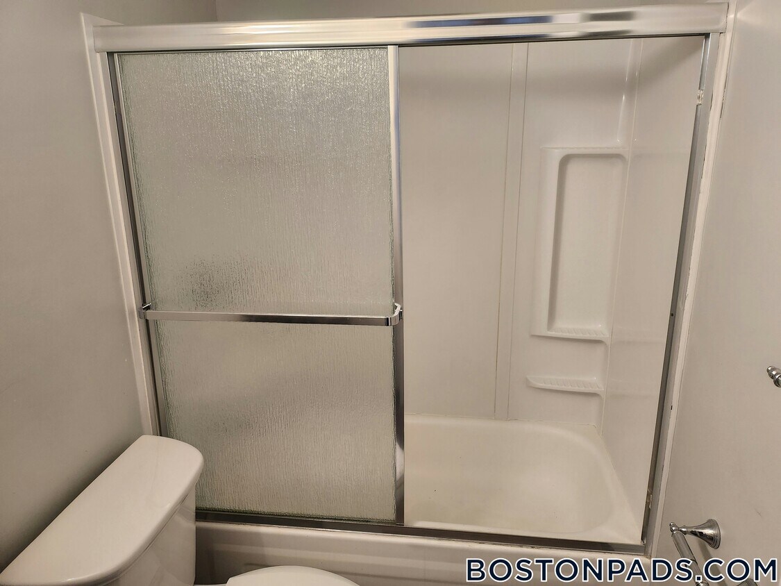 Building Photo - 507 Main St