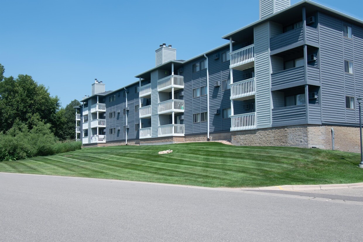 Primary Photo - The Views of Minnetonka
