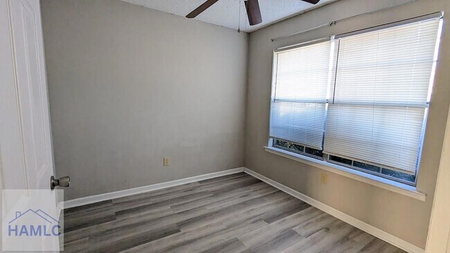 Foto del edificio - 122 Crosby Dr