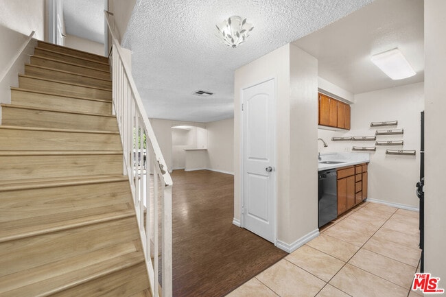 Foto del edificio - 21219 Roscoe Blvd