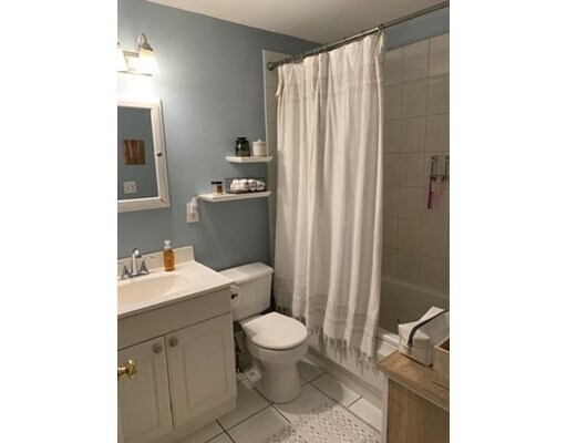 Building Photo - 258 E St