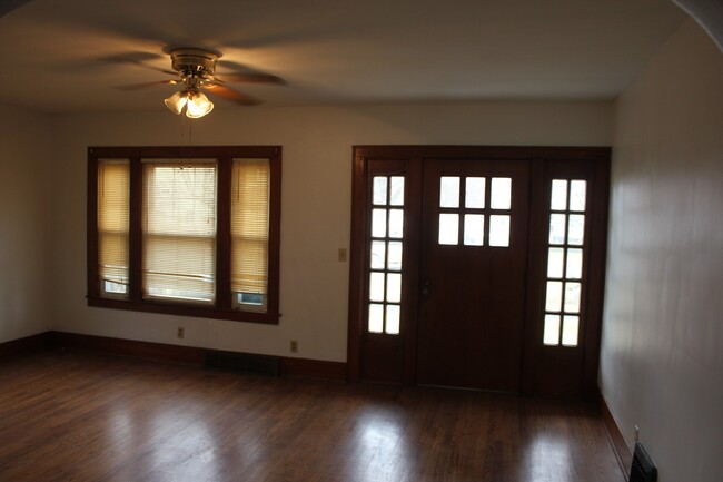 Building Photo - Available Now!! Mt. Morris Schools!