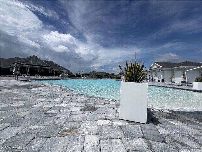 Foto del edificio - 5454 Double Eagle Cir