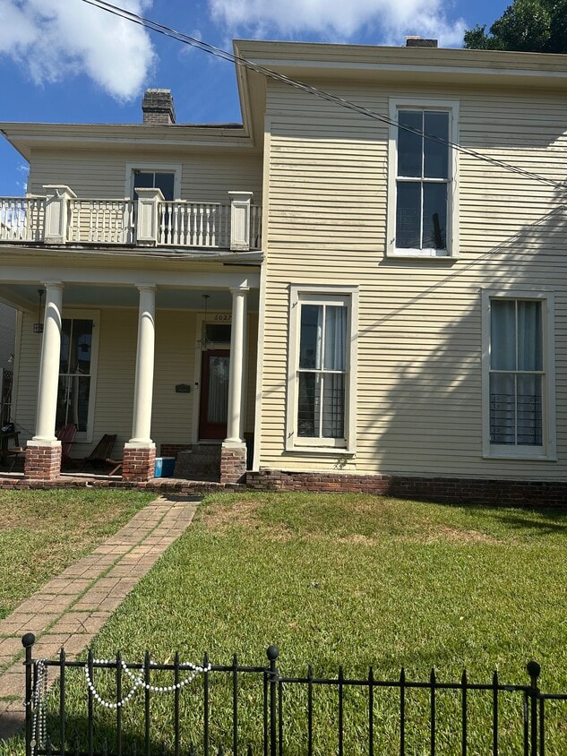 Foto principal - 6025 S Robertson St