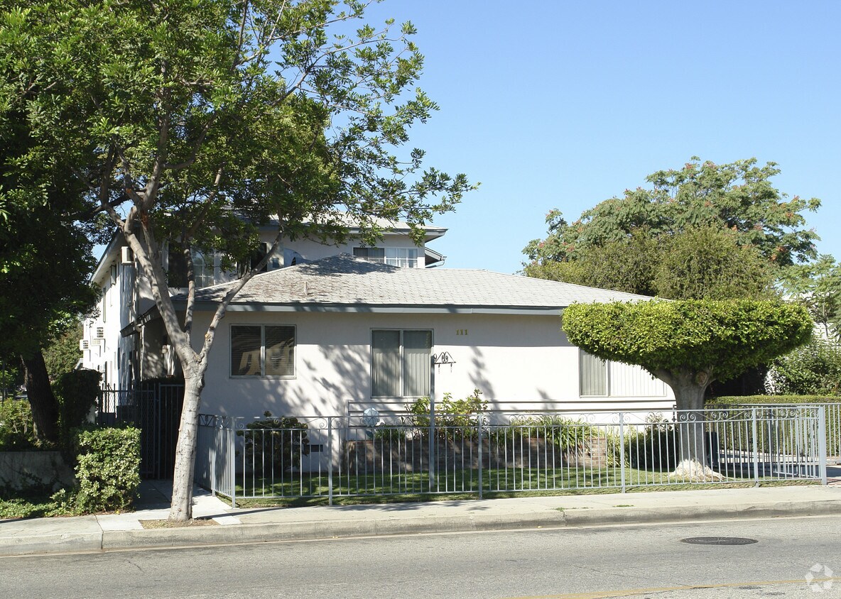 Building Photo - 111 S Chapel Ave