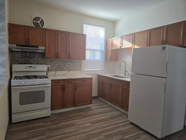 Building Photo - 1227 N Parkside Ave