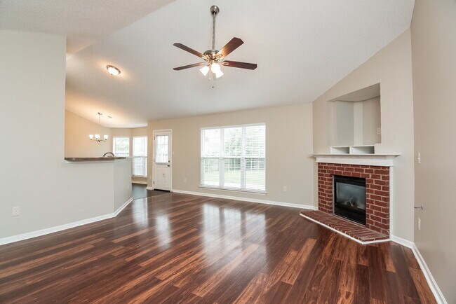 Foto del edificio - 1813 Cherry Creek Dr