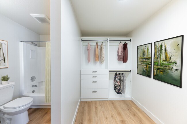 Foto del edificio - Elevation at the U