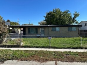 Building Photo - 3171 Meadowlark Dr