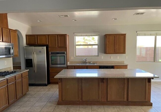 Foto del edificio - BEAUTIFUL 5 BEDROOM HOME IN RHODES RANCH GOLF COURSE GUARD GATED COMMUNITY!!!