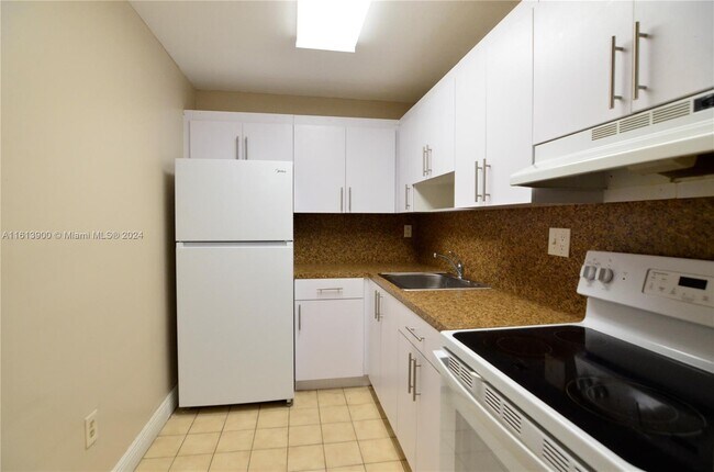Foto del edificio - 8405 NW 8th St
