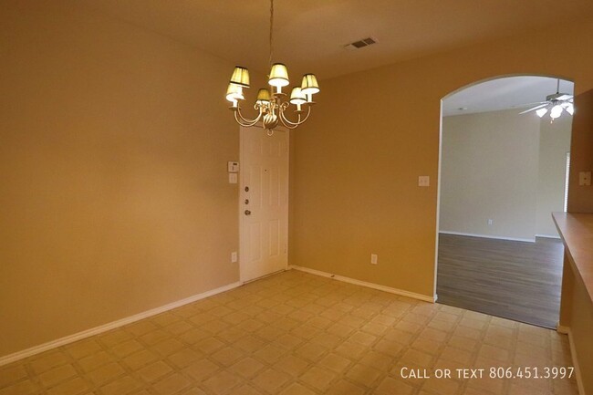 Building Photo - Gorgeous, 3/2/2 home in North Lubbock, Clo...