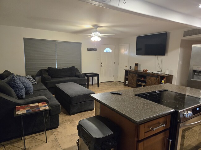 Foto del edificio - 2535 W Broadway Rd