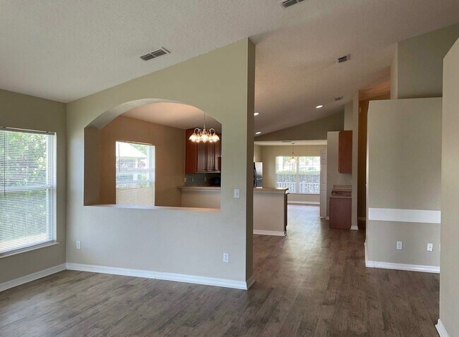Foto del edificio - 1649 Lakewood Ave SE