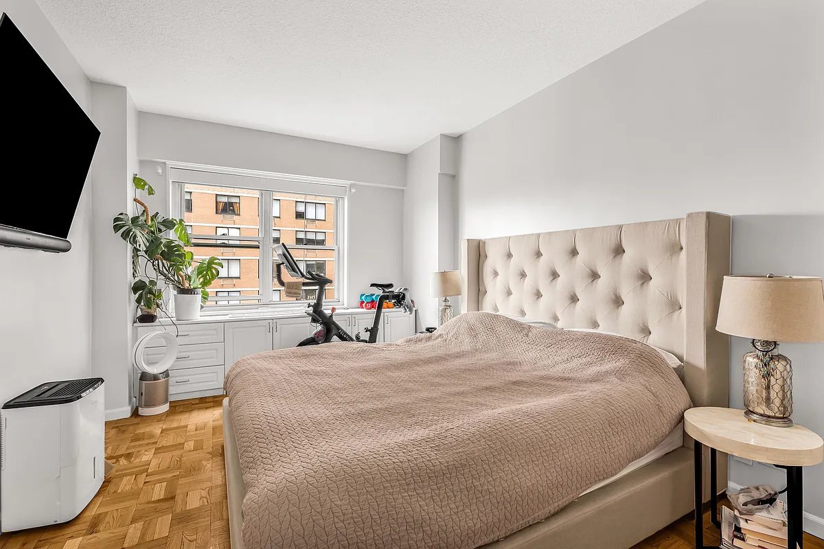 Foto principal - 60 E 8th St