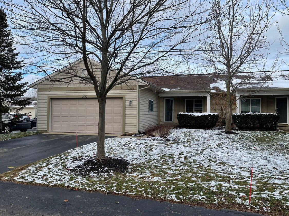Primary Photo - Forest Hills Condo available now