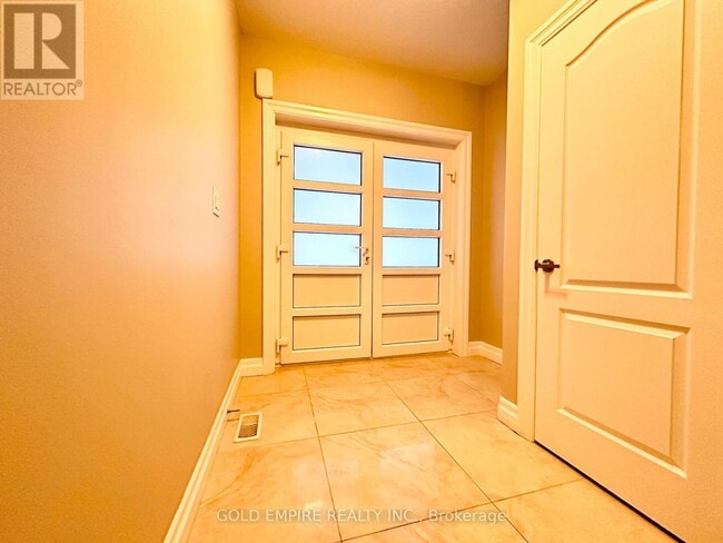 Building Photo - 817 Killarney Rd