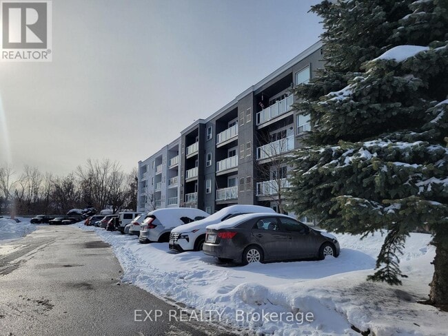 Building Photo - 95 Barrie Rd