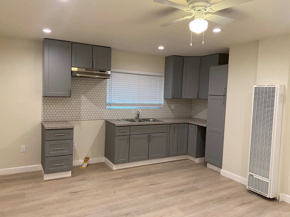Photo - 929 W 77th St (Los Angeles, CA)