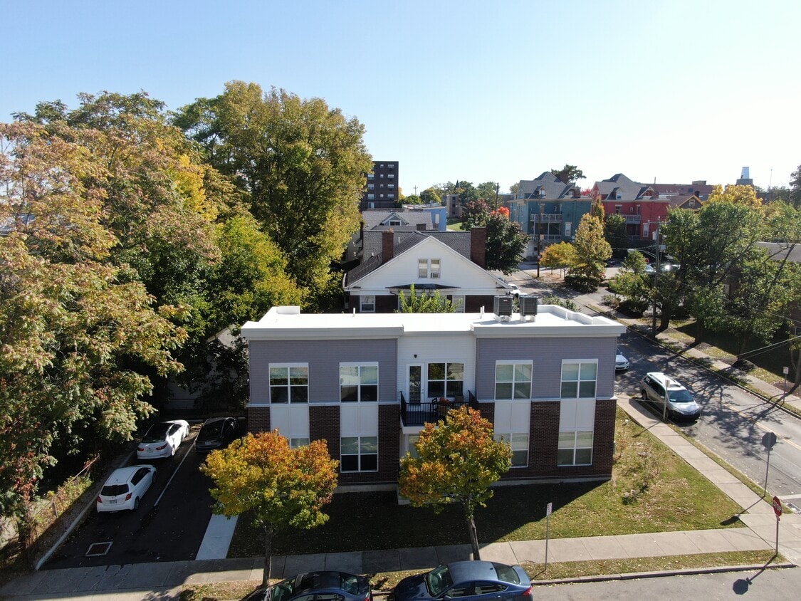 Building Photo - 232 Oak St