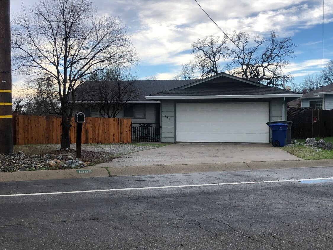 Foto principal - COUNTRY HEIGHTS SUBDIVISION - 3 BED/ 2 BAT...