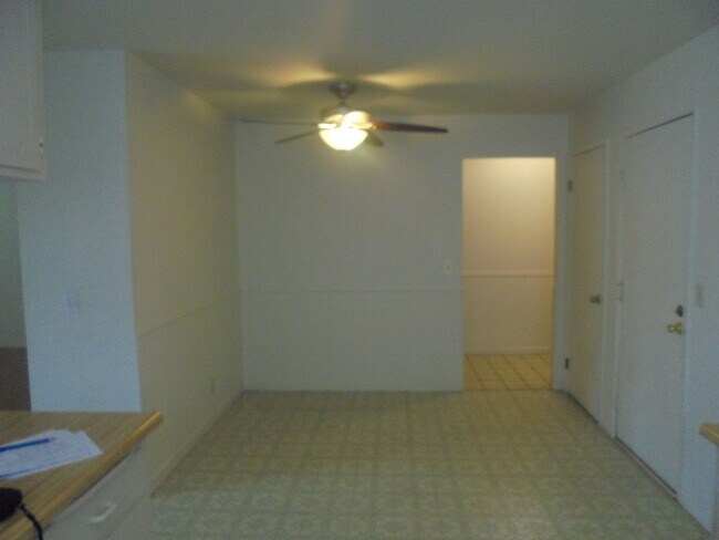 Building Photo - 190 Fairview Dr