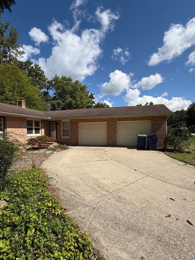 Primary Photo - 8903 Highland Dr