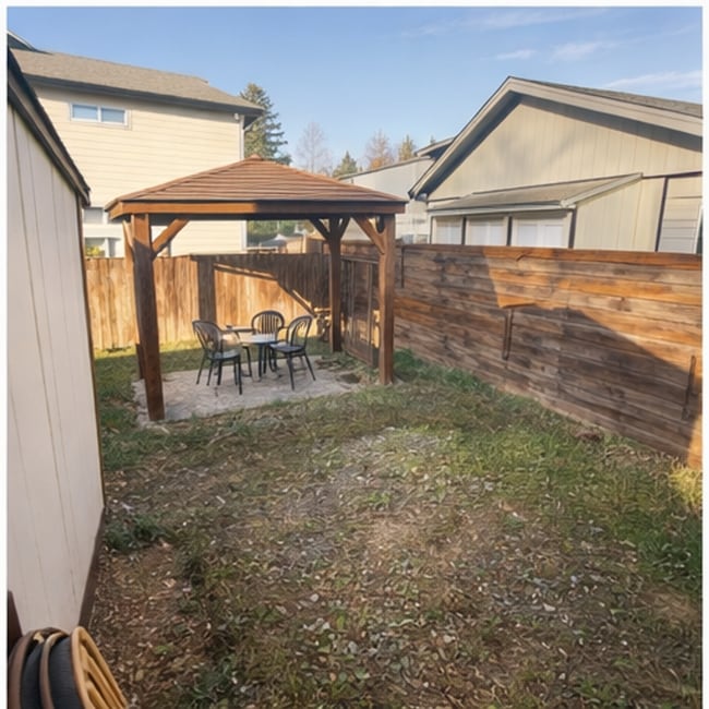 Building Photo - 10 SE Roosevelt Ave