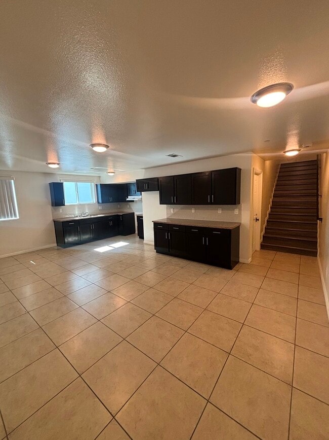 Building Photo - 533 W 93rd St