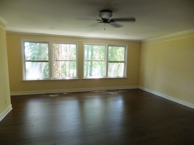Foto del edificio - 514 Forest Hills Blvd
