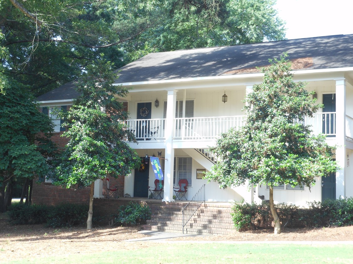 Beautiful Neighborhood - Cove Apartments