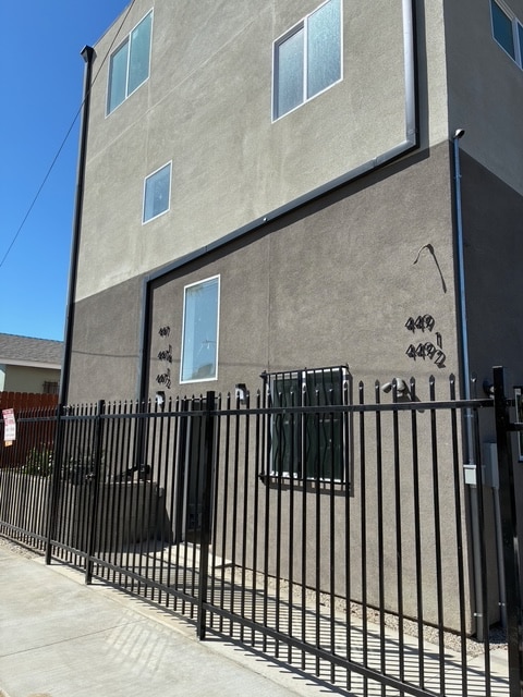 Building Photo - 447 W 74th St