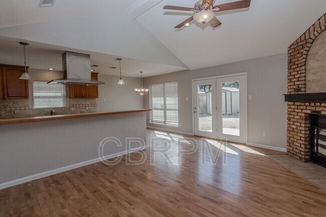 Building Photo - 5605 Duke St